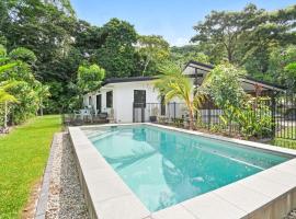 Maison Daintree - Mount Whitfield View，位于Freshwater的度假屋