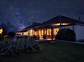 Te Anau Manapouri Lake Hotel，位于马纳普里的酒店