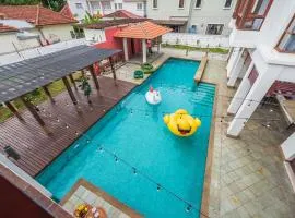 Tropical Bliss Luxe 5BR 30Pax Private Pool Villa KL by Verano