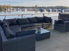 Luxe watervilla met eigen aanlegsteiger geschikt voor maximaal 6 personen in recreatiegebied de Gouden Ham in Maasbommel