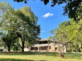 Domaine Bourgade，位于Betbezer的酒店