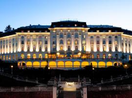 Hotel Radium Palace，位于亚希莫夫的酒店