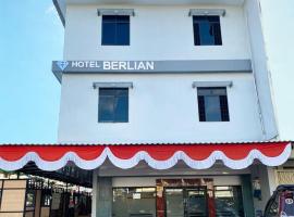 Hotel Berlian，位于坤甸坤甸机场 - PNK附近的酒店