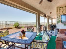 Sunny Laughlin Home with Fire Pit!，位于劳克林的酒店