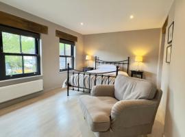 Salisbury Apartments - 2 bedrooms, 2 bathrooms，位于索尔兹伯里的酒店