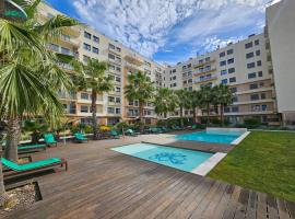River Terrace & Pool View - Seixal，位于塞沙尔的酒店