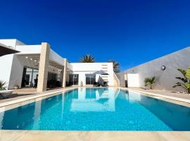 Magnifique Villa moderne piscine SANS VIS À VIS DJERBA Midoun，位于塔格梅斯的酒店