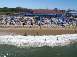 Ballard's Beach Resort，位于新肖雷汉姆的酒店