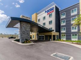 Fairfield Inn & Suites by Marriott Panama City Beach，位于巴拿马城海滩水行星附近的酒店