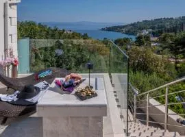 Uniquely designed Villa Ivana with outdoor Jacuzzi nearby the pebble Banje beach at the Island of Solta