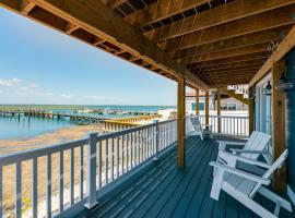 Brigantine Waterfront Vacation Rental with Grill，位于布里根泰恩的公寓