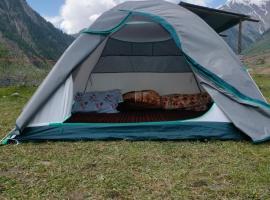 Brown bear camping gurez，位于Kanzalwan的豪华帐篷营地