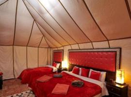 Luxury Local Camp，位于梅尔祖卡的豪华酒店