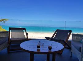 Summer Breeze - Beachfront - 3 Bedrooms Suite，位于埃斯尼角的公寓