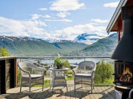 Sea & Mountain View Apartment Tromsø，位于特罗姆瑟特罗姆瑟市政厅附近的酒店