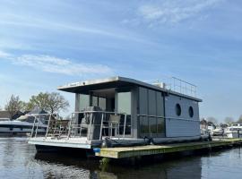 Stoere HOUSEBOAT op toplocatie!，位于Belt-Schutsloot的船屋