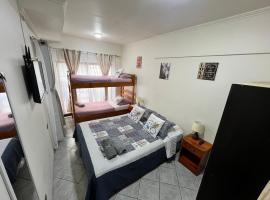 Habitaciones en casa de alojamiento sector sur de Iquique, Chile，位于伊基克的酒店