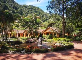Valle Escondido Wellness Resort，位于下博克特的酒店