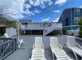 Beautiful Waterfront Ranch for 8，位于Beach Haven West的酒店