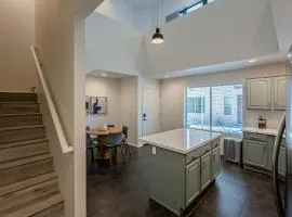 Modern 3 Bed - 3 Bath Townhouse w/ rooftop deck