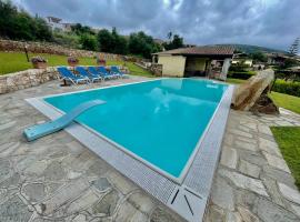 Bellissima villa Alessandra grande piscina privata giardino BQ posto auto，位于塔瑙内拉的酒店