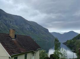 Aurland Feriehus，位于艾于兰的酒店