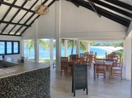 Balong Balong Surf Bungalows & Restaurant