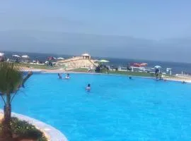 Appartement avec magnifique piscine face à la mer