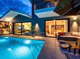 Villa Oxy Private Pools & Seaview & Heated Indoor Pool，位于戈西克的别墅