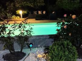 jolie Mazet avec piscine privée !，位于尼姆的别墅