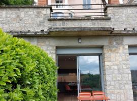 La Villa Bompard*** 50m² Cœur de ville avec terrasse，位于罗德兹的公寓