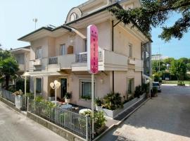 Hotel Morena Riccione Centrale，位于里乔内的酒店