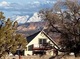 Sandcreek Cottage / Fabulous Views on Five Acres