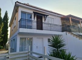 NTORAS Holiday Home，位于帕福斯的公寓