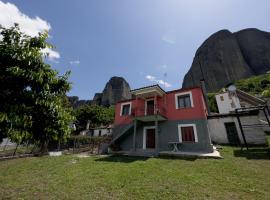 Fani's House Under Meteora，位于卡斯特拉基翁的酒店