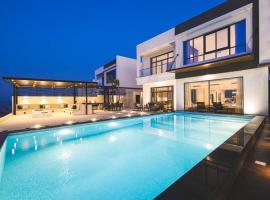 Luxury Villa 8 bedroom with Sea and Mountain View with infinity pool，位于富查伊拉的乡村别墅