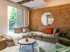 Modern Studios and Ensuite Bedrooms with Shared Kitchen at Hillfort House in Brighton，位于布莱顿霍夫的酒店
