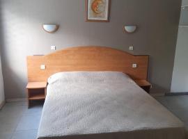 hotel le bois des espeisses，位于尼姆的酒店