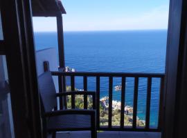 Double studio room in Mylopotamos with beautifull view，位于桑加拉达的酒店