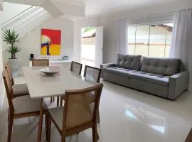 Casa em Joinville, ampla, moderna, 3 qtos