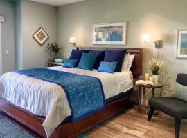 631 Remodeled La Costa Retreat steps from the Resort Spa, PFC and Golf，位于恩西尼塔斯的酒店