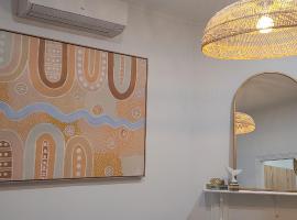 Boutique Beach House in the HEART of St. Kilda，位于墨尔本的酒店