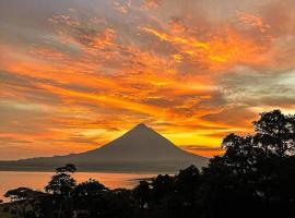 Sunset Inn，位于福尔图纳的住宿加早餐旅馆