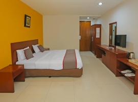 Townhouse OAK Hotel Fiducia Pasar Minggu，位于雅加达哈利姆·珀达纳库苏马机场 - HLP附近的酒店