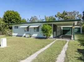 Lowset, pet friendly cottage - Sunset Ave, Bongaree