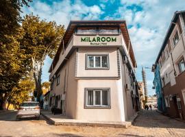 MiLAROOM，位于埃迪尔内的带停车场的酒店