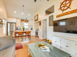 Modern Solomons Cottage Rental - Walk to Island!，位于所罗门斯的酒店