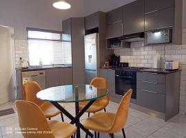 Waterstone Park Apartment，位于Lombardy East的公寓