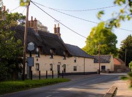 Breckland Thatched Cottage，位于Hockwold cum Wilton的酒店