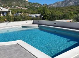 Apartments Villa Salona Sky，位于索林的酒店